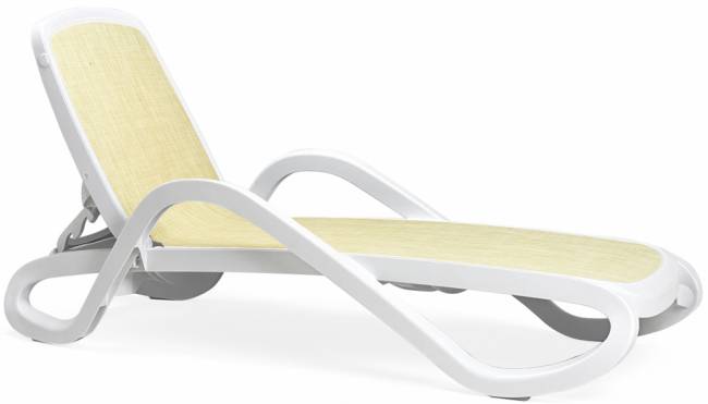 Шезлонг-лежак пластиковый Alfa белый, бежевый 1700-1945х710х850 мм Шезлонг-лежак пластиковый Alfa белый, бежевый 1700-1945х710х850 мм
