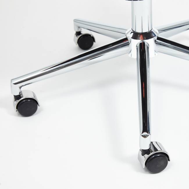 Кресло MILAN хром флок , синий, 32 синий флок Кресло MILAN хром флок , синий, 32 синий флок