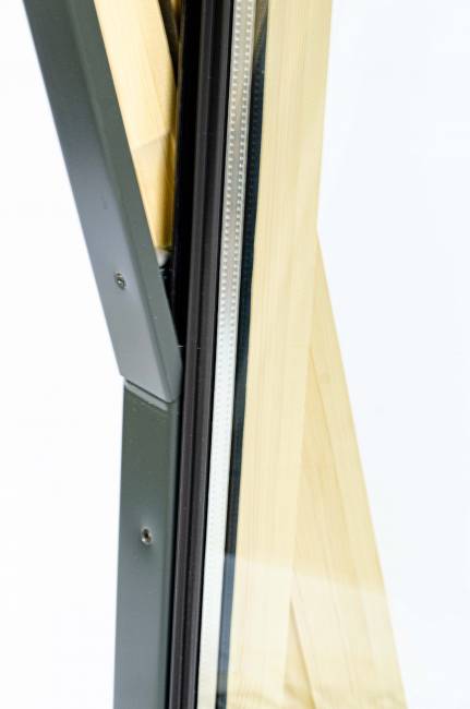 Мансардное окно FTP (CH) со среднеповоротным типом открывания