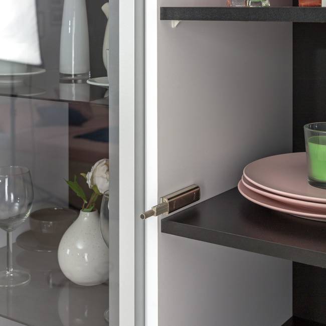 Два пенала с дверками Сидней 13.200 цвет белый/чёрный/МДФ белый глянец Два пенала с дверками Сидней 13.200 цвет белый/чёрный/МДФ белый глянец