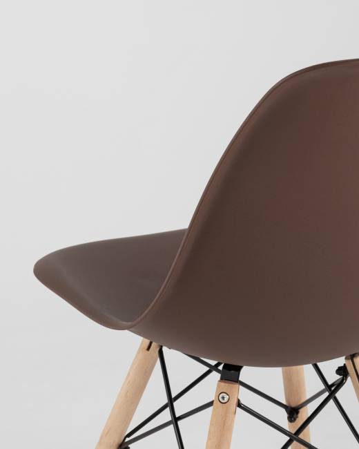 Стул Eames Style DSW коричневый (разборный каркас)