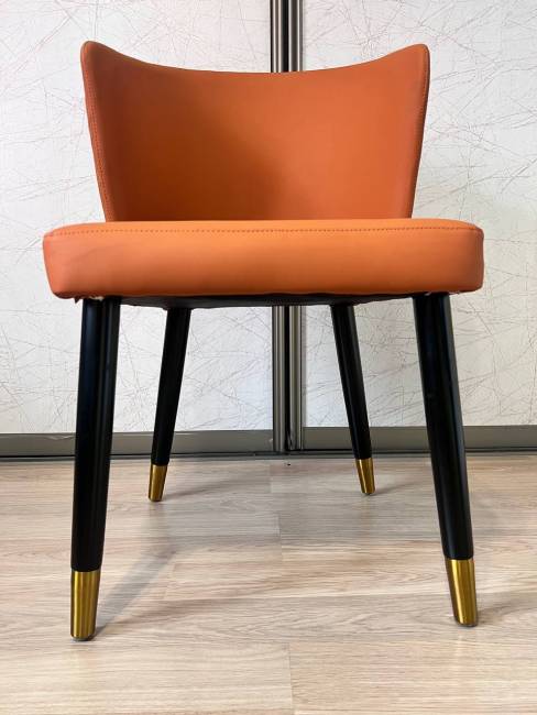 Стул Borneo терракотовый, кожа, опоры черный/золото