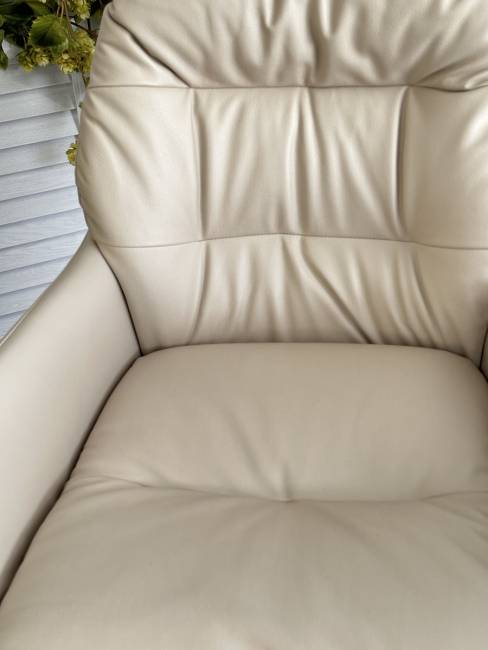 Стул РАЛЬФ ДАНС 180 град. поворотн, ORACUL 162 Бежевый, экокожа / Черный каркас M-City