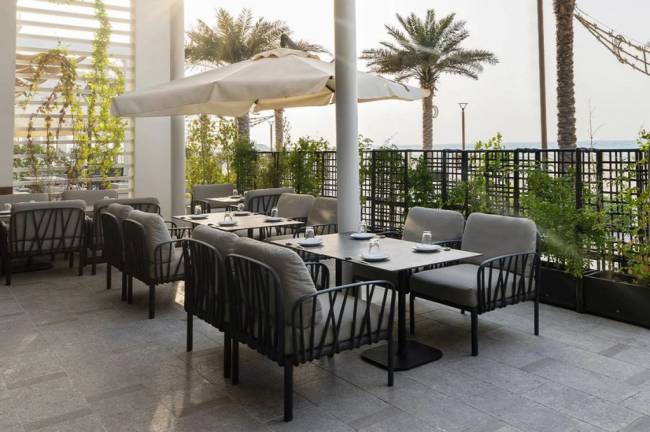 Кресло пластиковое с подушками Komodo Poltrona антрацит, серый 790х780х880 мм Кресло пластиковое с подушками Komodo Poltrona антрацит, серый 790х780х880 мм