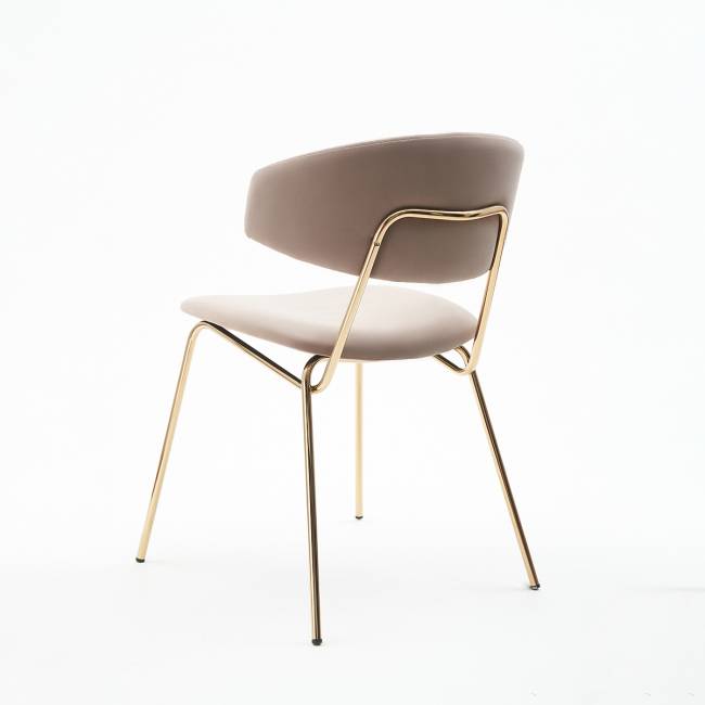 Дизайнерский стул Файт латте, основание золото