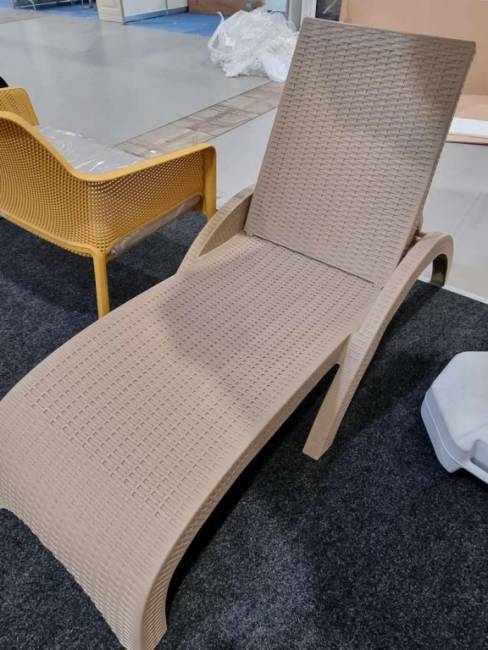 Шезлонг пластиковый GS 1009 (Fiji) бежевый 1870x730x340 мм Шезлонг пластиковый GS 1009 (Fiji) бежевый 1870x730x340 мм